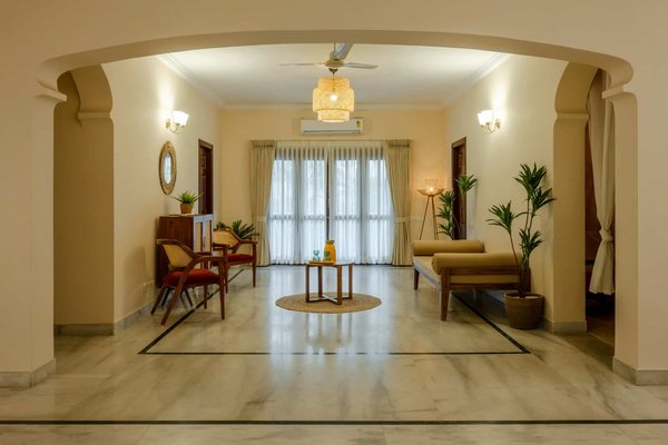 Comment le minimalisme peut-il être utilisé pour concevoir un espace de vie moderne et fonctionnel ?